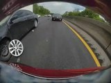 Une collision spectaculaire entre une voiture et un camion filmée par les caméras d'une Tesla