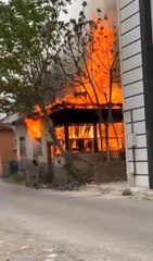 Metruk ev alev alev yandı