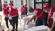Kadıköy'deki Türk Kızılay ekipleri, 650 vatandaşa gıda yardımı yapıyor