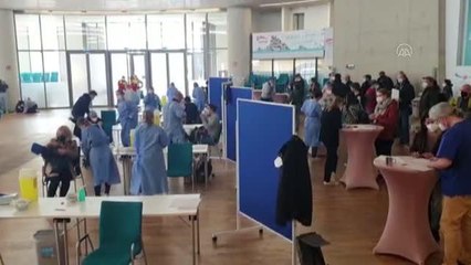 Almanya'da DİTİB Köln Merkez Camisi'nde Kovid-19'a karşı 1450 kişi aşılandı