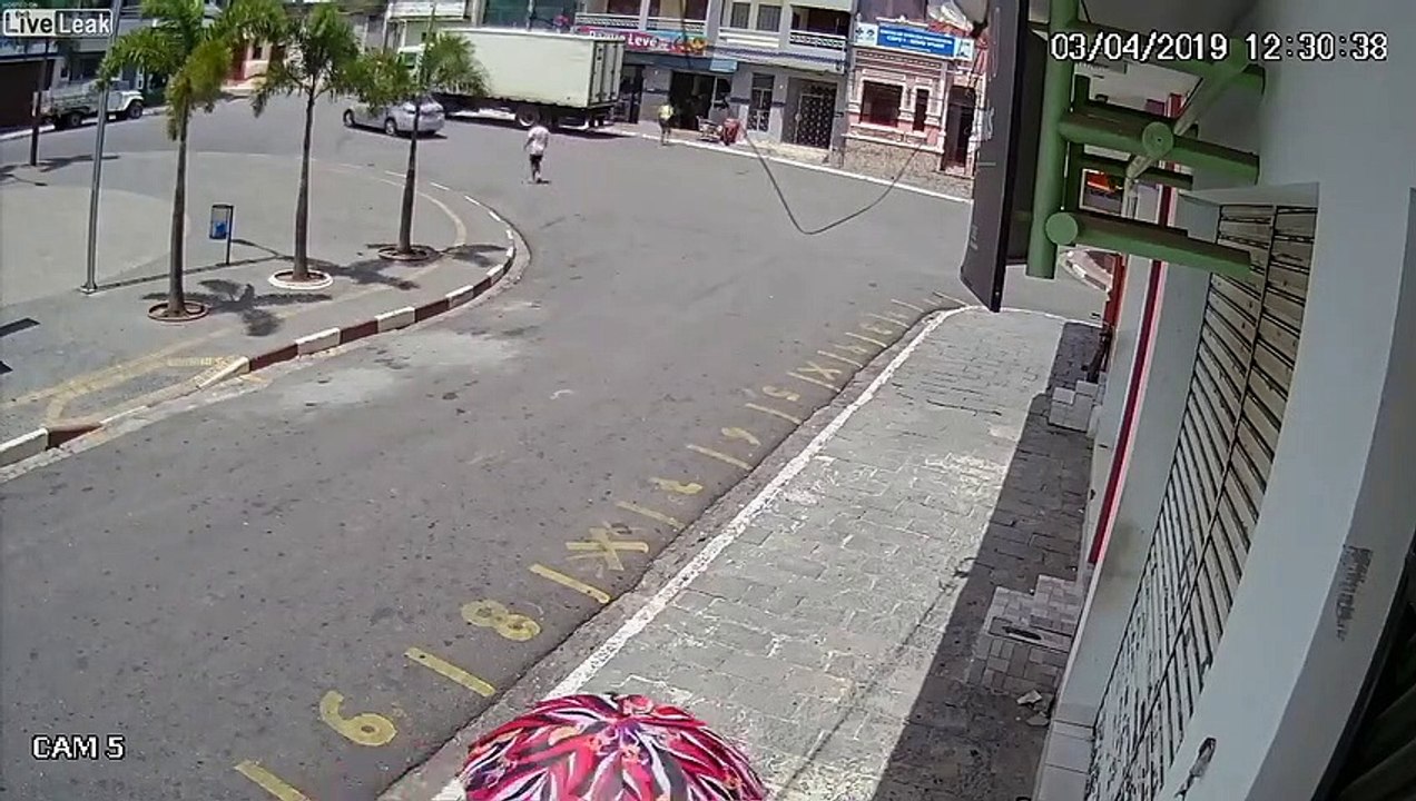 Quand tu oublies le frein à main du camion