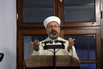 Diyanet İşleri Başkanı Erbaş, Kadir Gecesi'nde dualar okuyup namaz kıldırdı