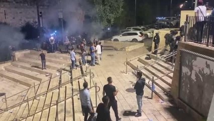 Son dakika! İsrail polisi Doğu Kudüs'ün Şam Kapısı'nda Filistinlilere müdahale etti (5)