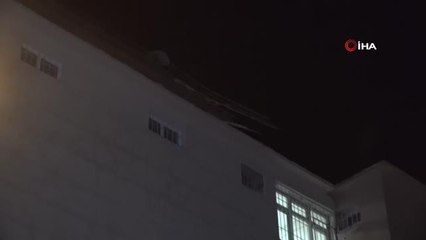 Sivas'ta şiddetli fırtına çatıları uçurdu