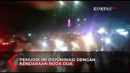 Скачать видео: Viral!! Pemudik Nekat Terobos Penyekatan Oleh Kepolisian di Perbatasan Bekasi - Karawang