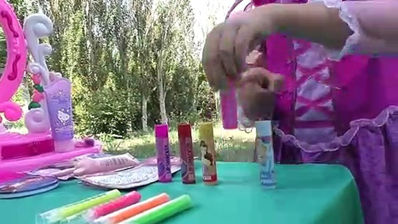 Princess Costumes & Kids Makeup Pretend Play Beauty Salon With Paints & Real Princess Dresses