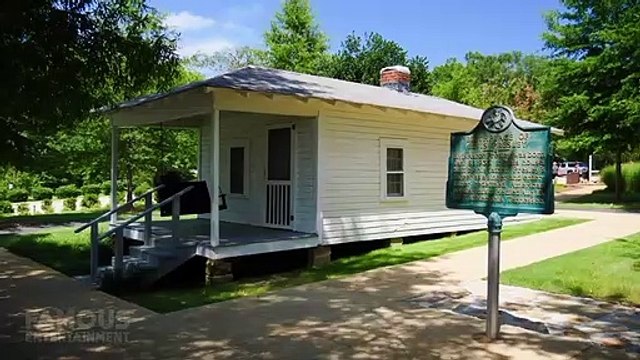 Elvis Presley House Tour In Memory Graceland, Beverly Hills Estate & More