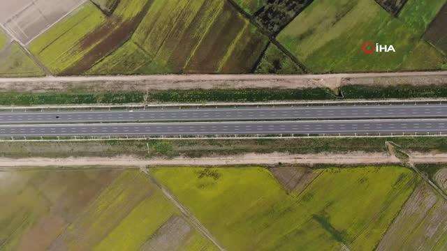 Hasat öncesi tarlalar halı desenlerini aratmadı