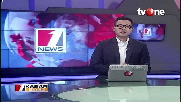 Tengah Bawa Pasien, Ambulans Tabrak Mobil lalu Terbalik