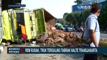 Diduga Rem Blong, Truk Pembawa Puing Terguling Tabrak Halte Transjakarta di Slipi