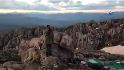 Mehmetçik Kato Dağı'nda akşam ezanı okudu