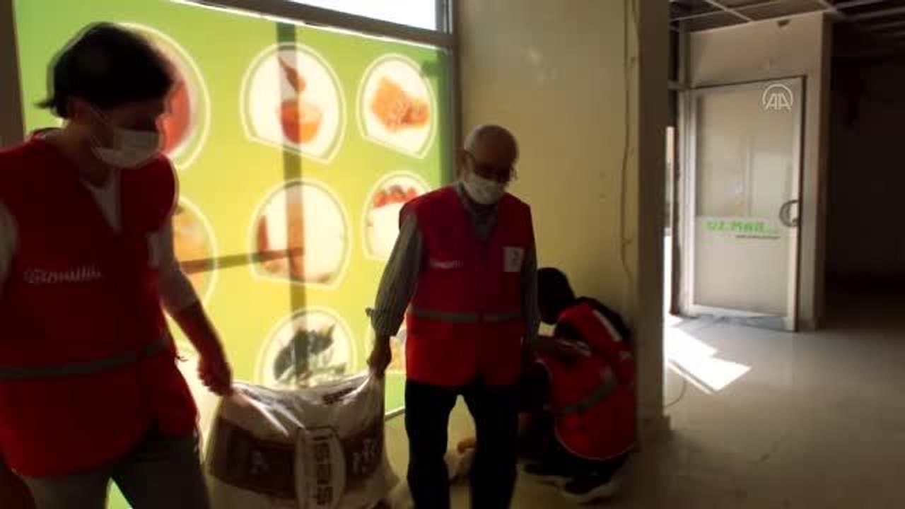 Türk Kızılay Keban'da 250 aileye 250 çuval un ile et dağıttı