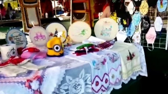 Cascavelenses aproveitam a Feira do Teatro na manhã deste domingo