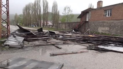 Iğdır'da fırtına maddi hasara neden oldu