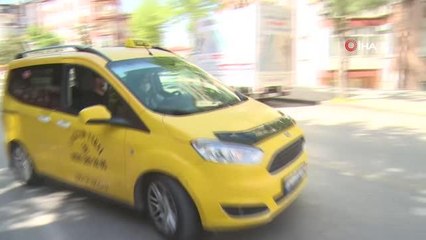 3 çocuk annesi İsmihan Topak aile ekonomisine katkı için 5 yıldır taksicilik yapıyor