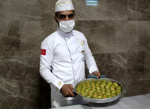 Midye baklava siparişlerine yetişemiyorlar