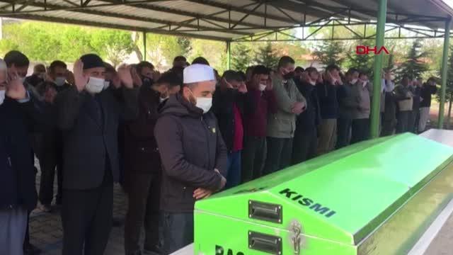 ANNELER GÜNÜ'NDE OĞLU TARAFINDAN ÖLDÜRÜLEN KADIN TOPRAĞA VERİLDİ