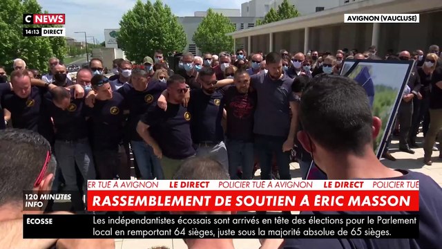 Policier tué à Avignon - L'image très forte des collègues d'Eric Masson en larmes lors de l'hommage qui lui a été rendu et les très longues minutes de silence