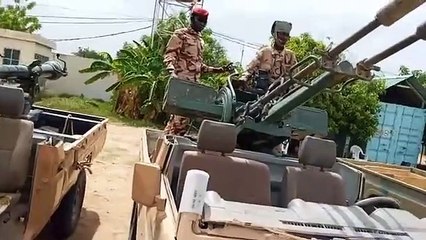 Tchad​ : Présentation des prisonniers de guerre (Rebelle de FACT) et des armes récupérées au Nord