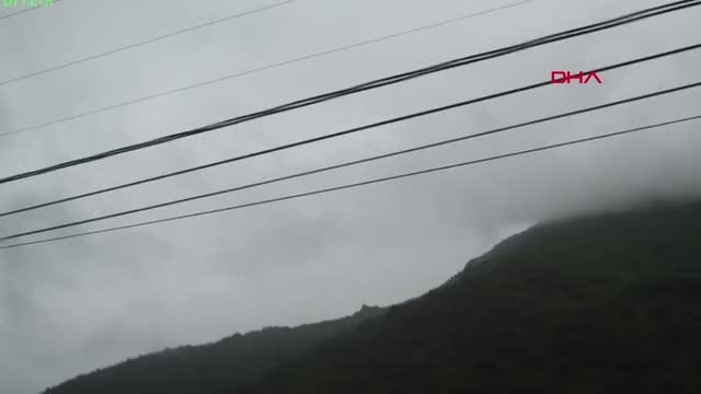 TRABZON ANNELER GÜNÜ ÇİÇEKLERİNİ, ŞEHİT OĞLU EREN BÜLBÜL'ÜN KABRİNE BIRAKIP, DUA ETTİ