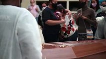 Dor e lágrimas no enterro de vítima de ação policial no Jacarezinho