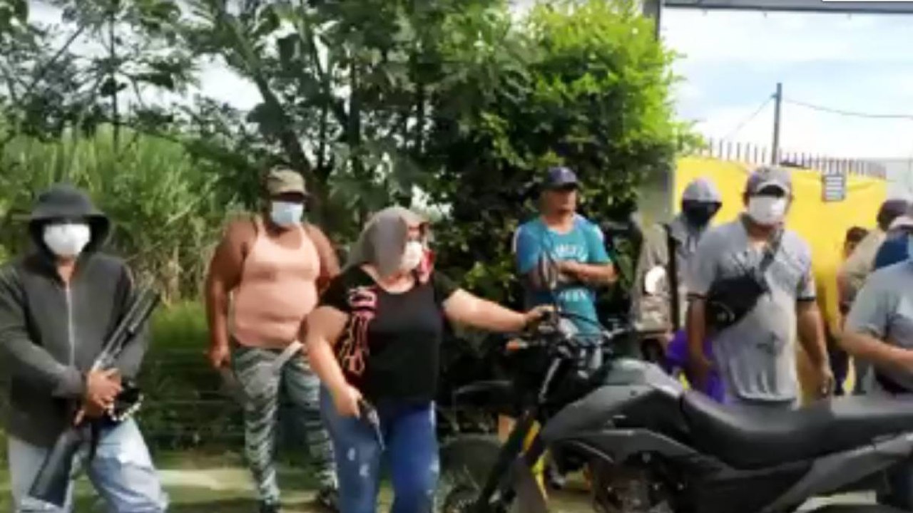 Con armas de fuego, ciudadanos impiden saqueos en granjas del Valle