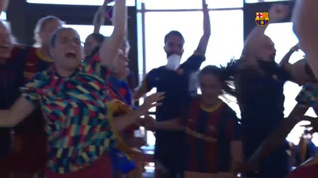 Las jugadoras del Barça femenino celebran a lo grande un nuevo título de Liga