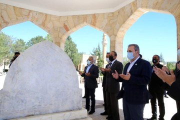 Mustafa Destici Yunus Emre'nin kabrini ziyaret etti