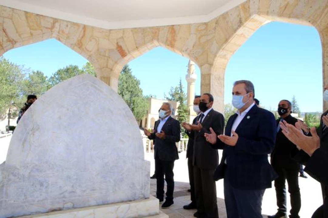 Mustafa Destici Yunus Emre'nin kabrini ziyaret etti