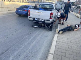 Motosiklet park halindeki kamyonete çarptı: 1 ağır yaralı