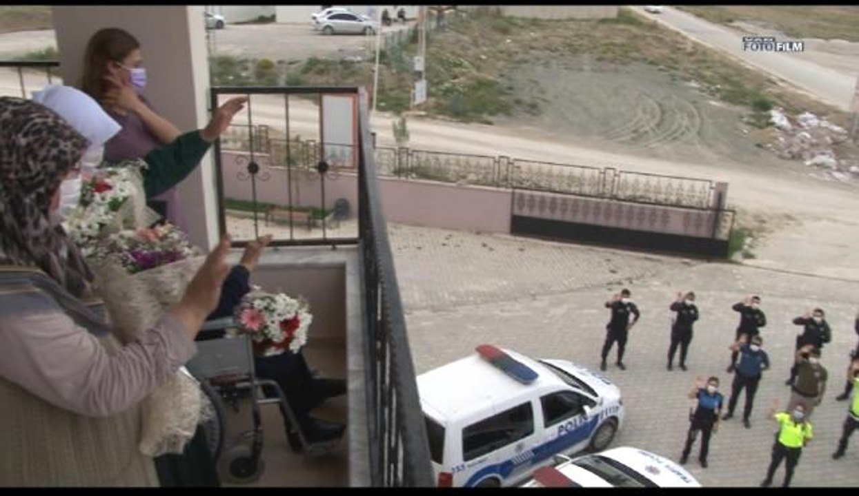 Van polisinden Anneler Günü etkinliği