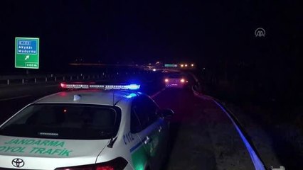 Kuzey Marmara Otoyolu'nda domuza çarparak devrilen otomobildeki 6 kişi yaralandı