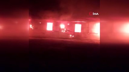 Yol inşaatında çalışan işçilerin kaldığı konteynerde yangın