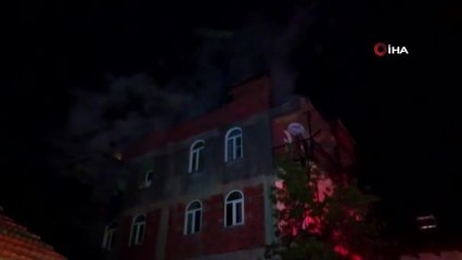 Çatı yangını paniğe neden oldu