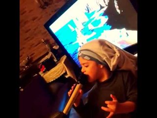 المغنية قمر تكشف عن إبنها وهو يغنّي