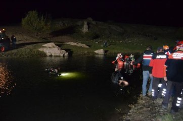 Gezmeye çıkan iki arkadaşın cansız bedeni gölette bulundu