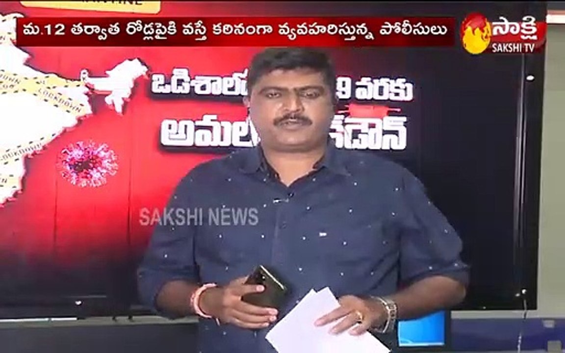 కోవిడ్ మార్గదర్శకాలను మైకుల్లో  వివరిస్తున్న పోలీసులు