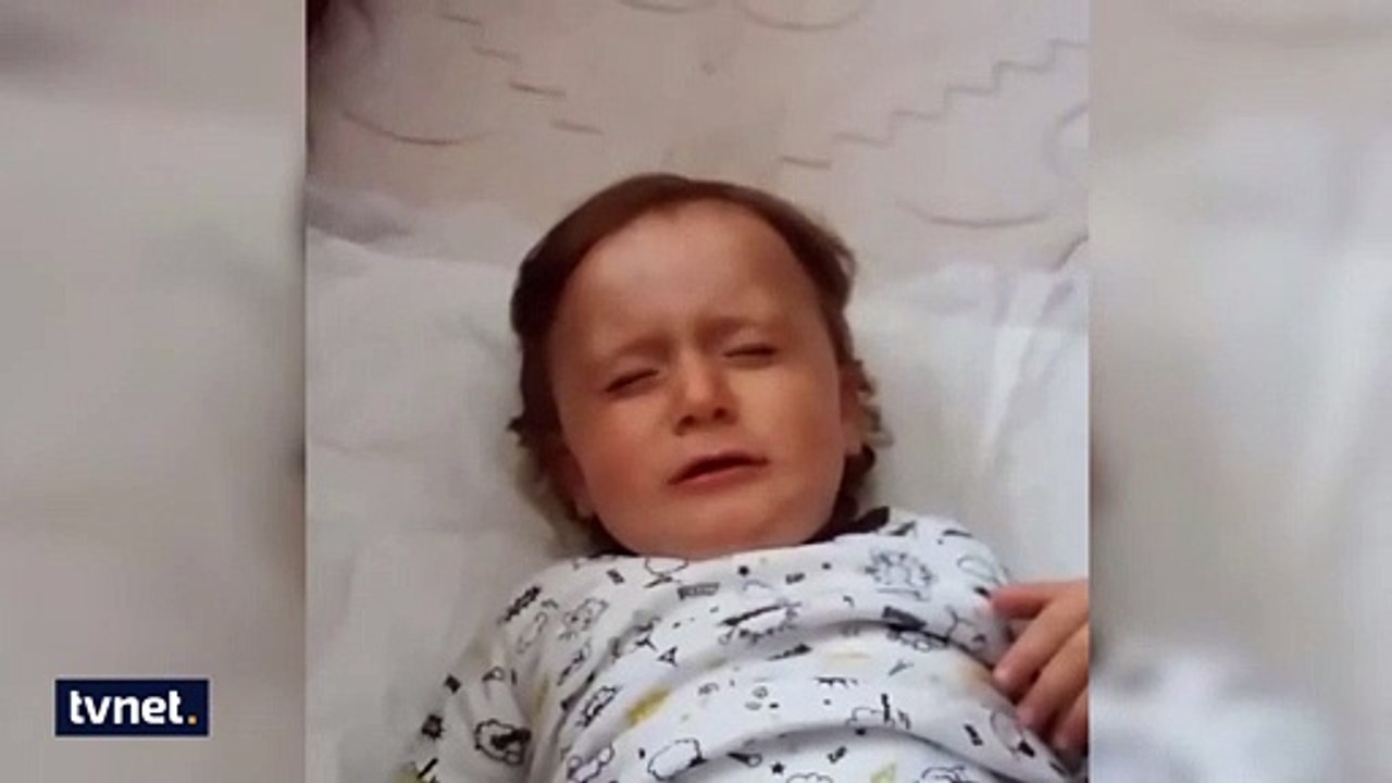 Doğuştan artist olan çocuk sosyal medyayı salladı