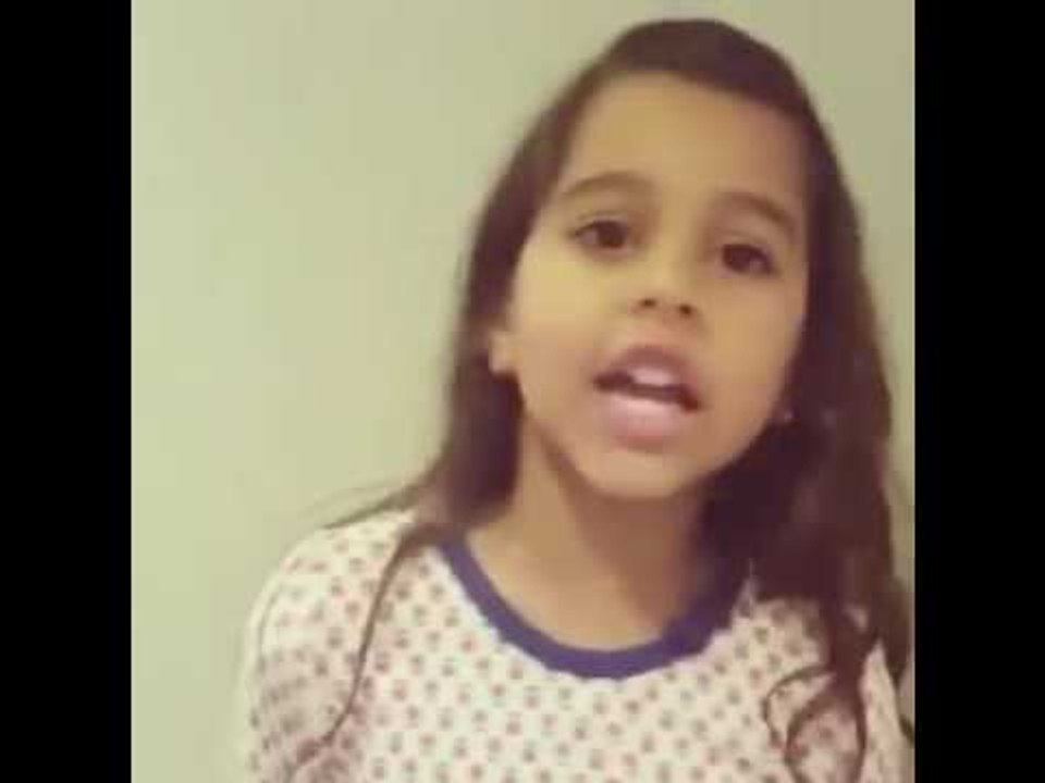 هنا ابنة شيرين عبد الوهاب تغني "هوا هوا" لسميرة سعيد