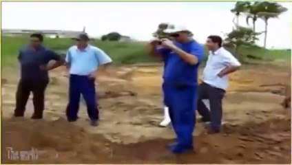 Tarla süren çiftçilerin aklını alan yılan!