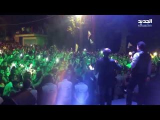 محمد آسكندر يهدي النائب آستريدا جعجع موالاً