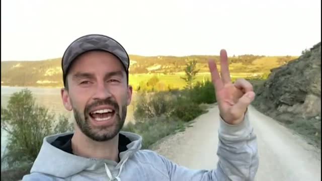 Cerca de 200.000 corredores participan en la primera carrera benéfica internacional