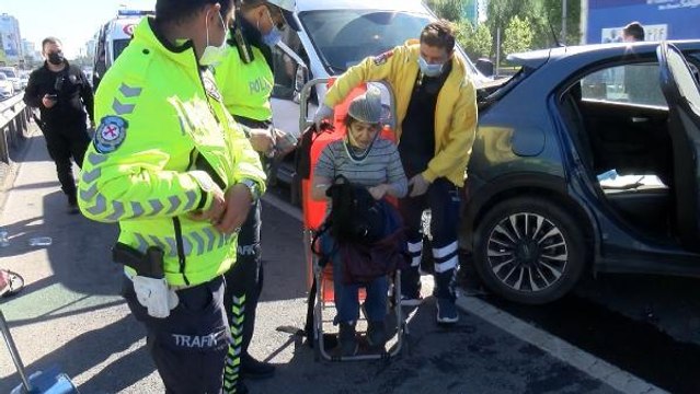 MERTER D-100 KARAYOLU'NDA MİNİBÜS LASTİĞİ PATLADIĞI İÇİN DURAN OTOMOBİLE ÇARPTI 2 YARALI