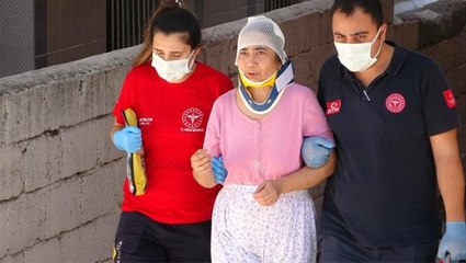 Kanepede nakış yapan kadının üzerine evin tavanı düştü