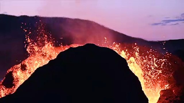 الثوران البركاني في إيسلندا تحول إلى ينابيع حمم بوتيرة متقطعة