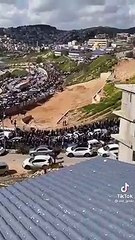 Binlerce Filistinli Mescid-i Aksa'ya  yürüdü