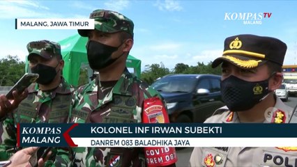 Petugas di Pos Penyekatan Panjat Truk Bak Terbuka, Pastikan Tidak Ada Pemudik Lolos
