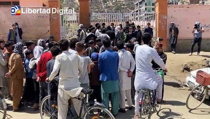 Ascienden a 63 los muertos en el atentado contra una escuela femenina en Kabul