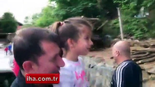 Sarıyer'de ilginç görüntü! Domuz sürüsü şehre indi!