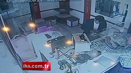 Hırsızı berber yakaladı!